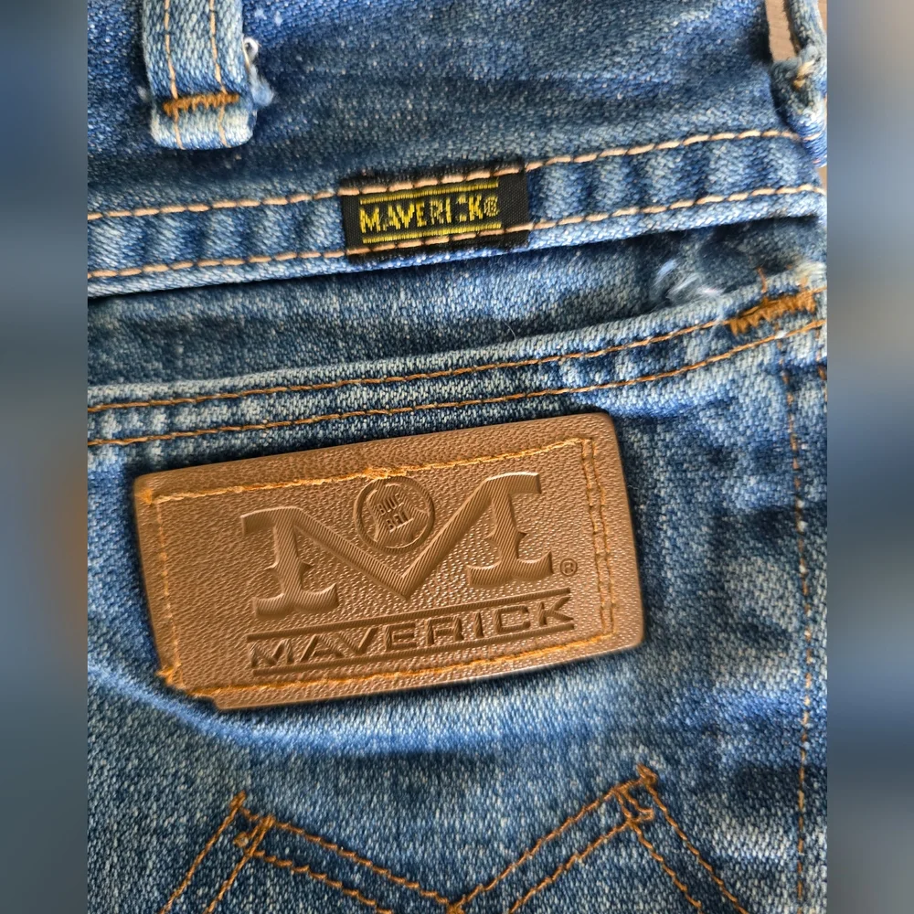 Maverick Blue Distressed Denim Shorts with Raw Hem‎ sz 14R